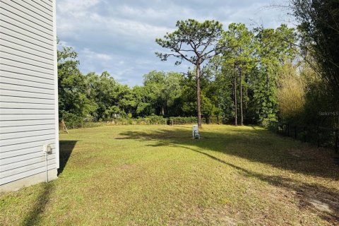 House in Weeki Wachee, Florida 4 bedrooms, 170.1 sq.m. № 2393779 - photo 2