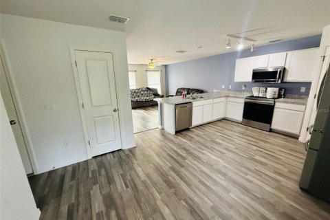 House in Weeki Wachee, Florida 4 bedrooms, 170.1 sq.m. № 2393779 - photo 7