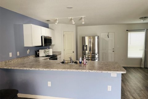 House in Weeki Wachee, Florida 4 bedrooms, 170.1 sq.m. № 2393779 - photo 3