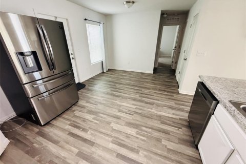 House in Weeki Wachee, Florida 4 bedrooms, 170.1 sq.m. № 2393779 - photo 6