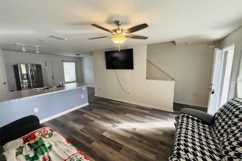 House in Weeki Wachee, Florida 4 bedrooms, 170.1 sq.m. № 2393779 - photo 9
