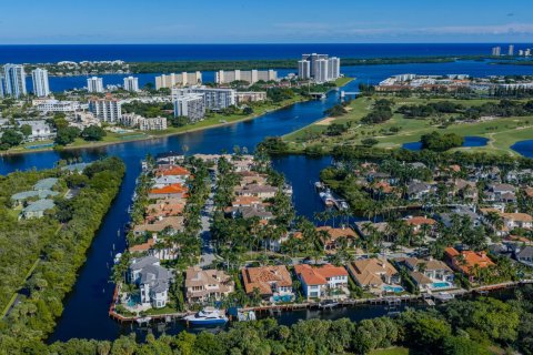Villa ou maison à vendre à North Palm Beach, Floride: 4 chambres, 371.33 m2 № 2419441 - photo 4