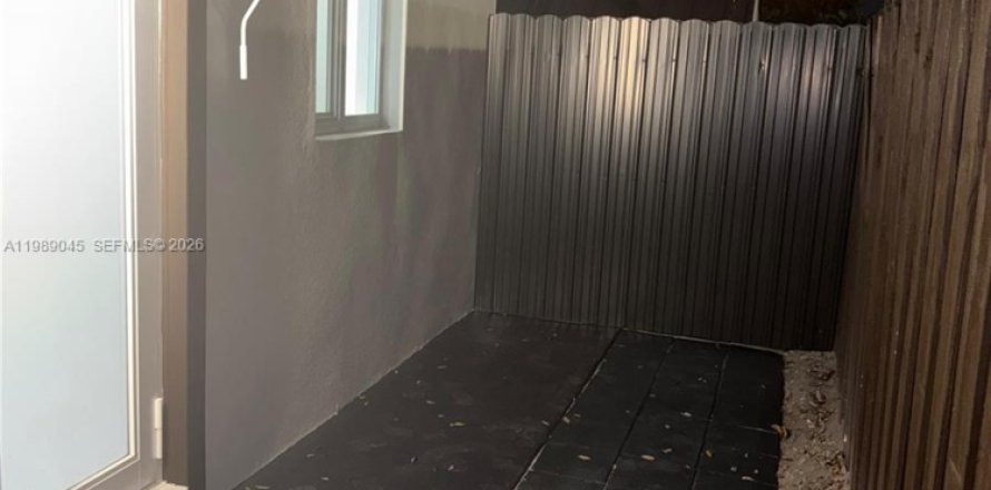 Immobilier commercial à Hialeah, Floride 1 chambre, 179.02 m2 № 2053287