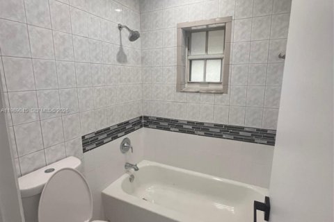 Immobilier commercial à louer à Hialeah, Floride: 1 chambre, 179.02 m2 № 2053287 - photo 7