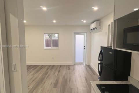 Immobilier commercial à louer à Hialeah, Floride: 1 chambre, 179.02 m2 № 2053287 - photo 8