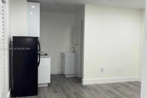 Immobilier commercial à louer à Hialeah, Floride: 1 chambre, 179.02 m2 № 2053287 - photo 3