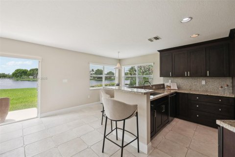 Casa en venta en Pembroke Pines, Florida, 4 dormitorios, 251.67 m2 № 1779611 - foto 11