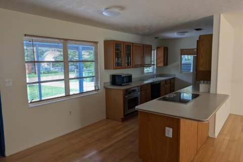 House in Sarasota, Florida 3 bedrooms, 127.37 sq.m. № 1912114 - photo 15