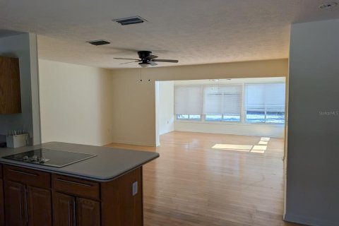 House in Sarasota, Florida 3 bedrooms, 127.37 sq.m. № 1912114 - photo 13
