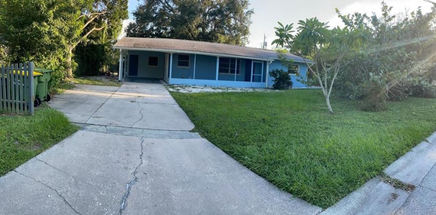 House in Sarasota, Florida 3 bedrooms, 127.37 sq.m. № 1912114