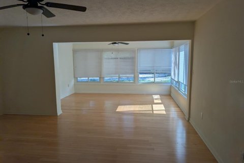 House in Sarasota, Florida 3 bedrooms, 127.37 sq.m. № 1912114 - photo 12