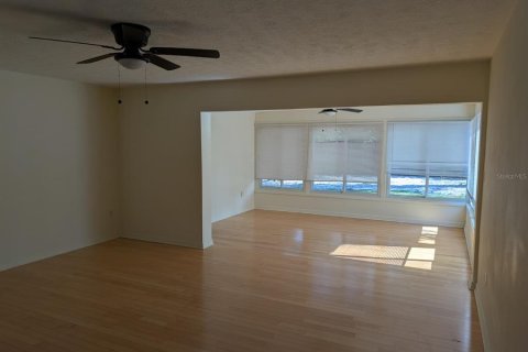House in Sarasota, Florida 3 bedrooms, 127.37 sq.m. № 1912114 - photo 17
