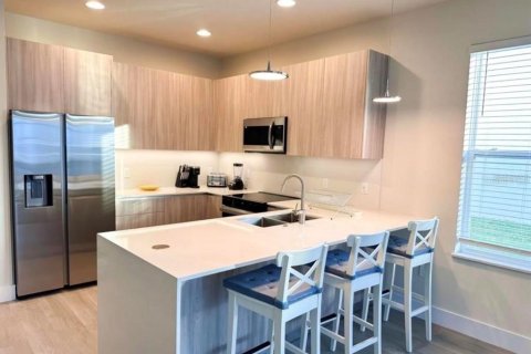 Townhouse in Clermont, Florida 4 bedrooms, 171.4 sq.m. № 2143159 - photo 3