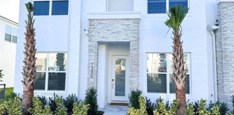 Townhouse in Clermont, Florida 4 bedrooms, 171.4 sq.m. № 2143159