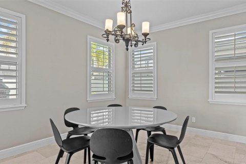 House in Windermere, Florida 7 bedrooms, 364.92 sq.m. № 1830101 - photo 11
