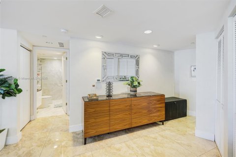 Condo in Bay Harbor Islands, Florida, 2 bedrooms  № 1697732 - photo 20