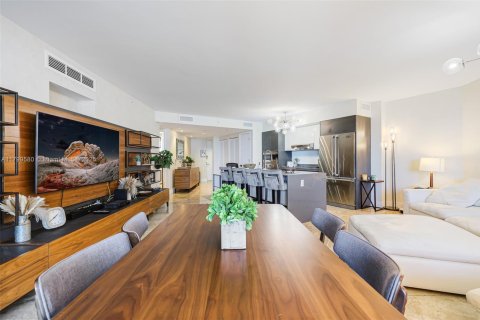 Condo in Bay Harbor Islands, Florida, 2 bedrooms  № 1697732 - photo 16