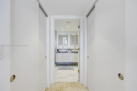 Condo in Bay Harbor Islands, Florida, 2 bedrooms  № 1697732 - photo 29