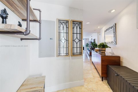 Condo in Bay Harbor Islands, Florida, 2 bedrooms  № 1697732 - photo 24