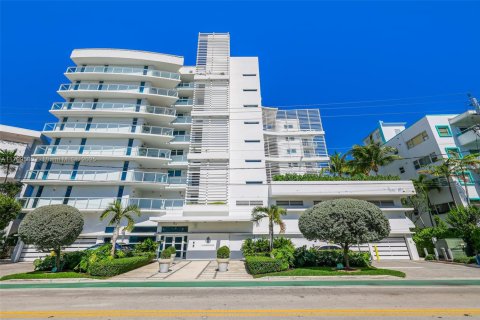 Condo in Bay Harbor Islands, Florida, 2 bedrooms  № 1697732 - photo 1