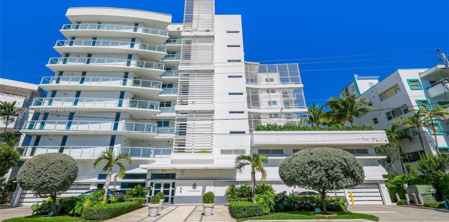 Condo in Bay Harbor Islands, Florida, 2 bedrooms  № 1697732