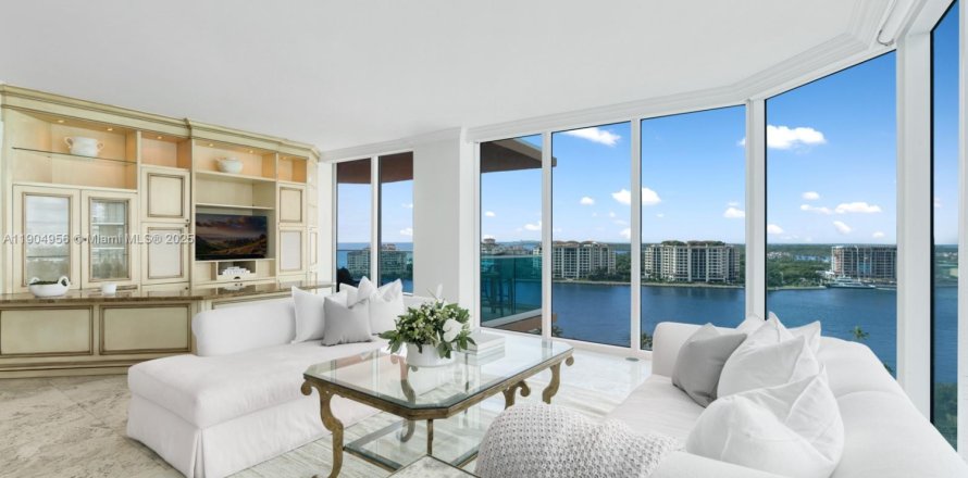 Кондоминиум с 3 спальнями в Майами-Бич, Флорида № 1964097