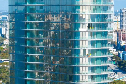Condominio en venta en Miami, Florida, 4 dormitorios, 255.67 m2 № 2032148 - foto 4