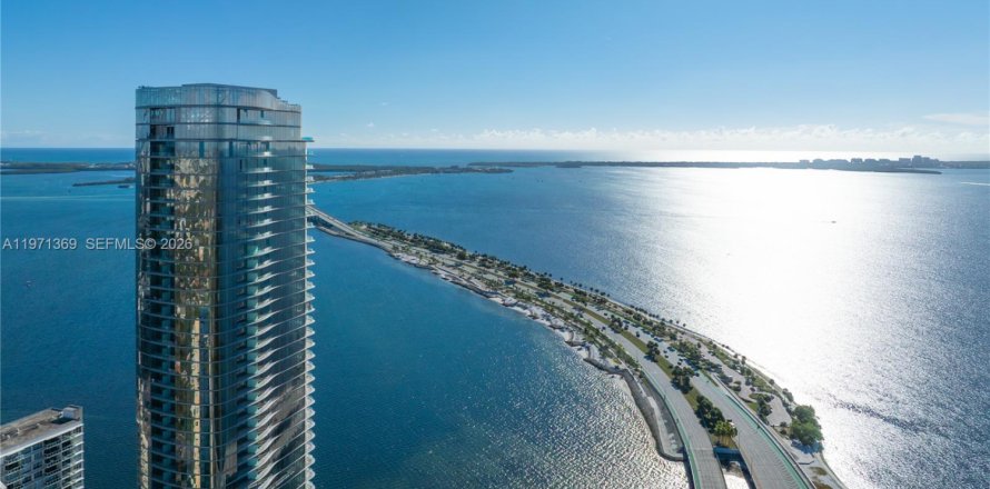 Condominio en Miami, Florida, 4 dormitorios  № 2032148