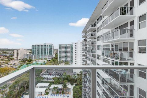Condo in Fort Lauderdale, Florida, 1 bedroom № 2146319 - photo 20