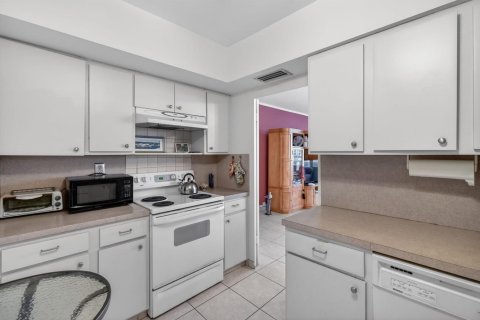 Condo in Fort Lauderdale, Florida, 1 bedroom № 2146319 - photo 24