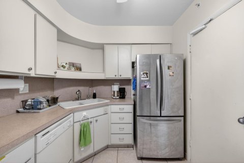 Condo in Fort Lauderdale, Florida, 1 bedroom № 2146319 - photo 22