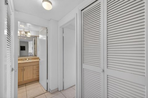 Condo in Fort Lauderdale, Florida, 1 bedroom № 2146319 - photo 26