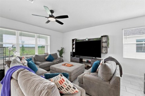 Villa ou maison à louer à Palm Bay, Floride: 5 chambres, 239.78 m2 № 2419245 - photo 4