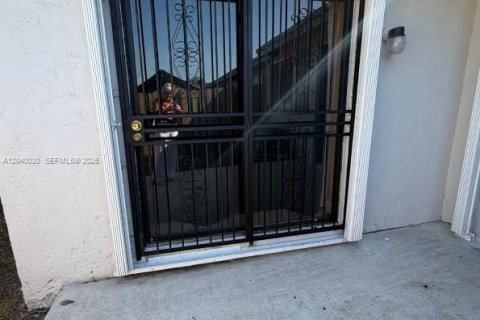 Adosado en alquiler en Homestead, Florida, 3 dormitorios, 132.57 m2 № 2086172 - foto 25