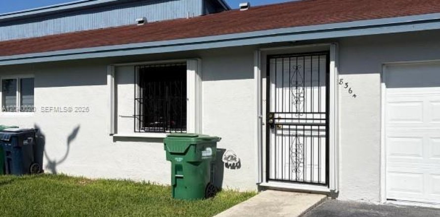 Adosado en Homestead, Florida 3 dormitorios, 132.57 m2 № 2086172