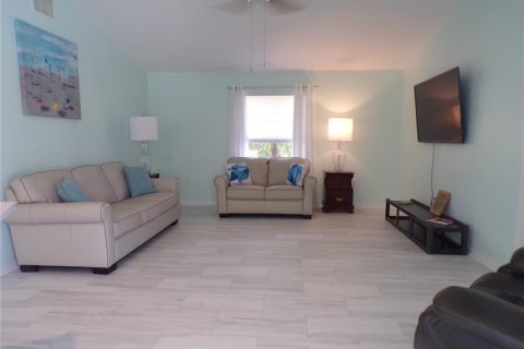 Villa ou maison à louer à Port Charlotte, Floride: 3 chambres, 178.56 m2 № 2108326 - photo 8