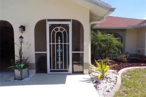 Villa ou maison à louer à Port Charlotte, Floride: 3 chambres, 178.56 m2 № 2108326 - photo 2