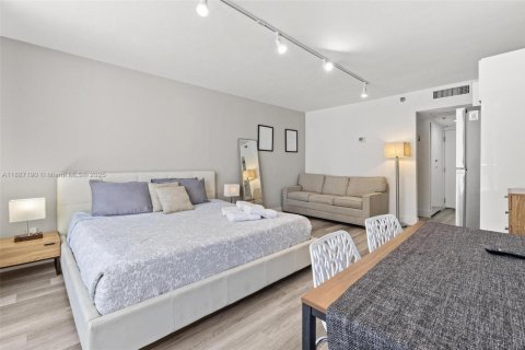 Condominio en venta en Sunny Isles Beach, Florida, 33.44 m2 № 1978170 - foto 16