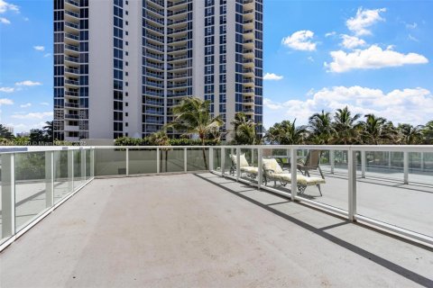Condominio en venta en Sunny Isles Beach, Florida, 33.44 m2 № 1978170 - foto 22