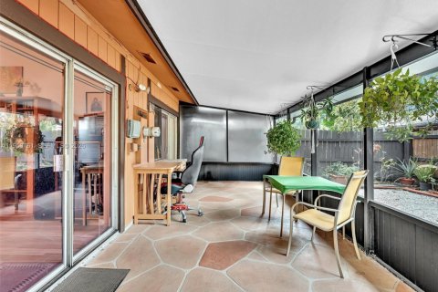 Adosado en venta en Pembroke Pines, Florida, 2 dormitorios, 111.11 m2 № 2017444 - foto 25