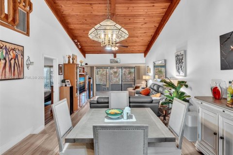 Adosado en venta en Pembroke Pines, Florida, 2 dormitorios, 111.11 m2 № 2017444 - foto 20