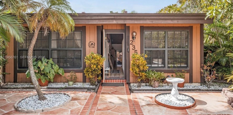 Adosado en Pembroke Pines, Florida 2 dormitorios, 111.11 m2 № 2017444