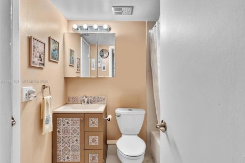 Adosado en venta en Pembroke Pines, Florida, 2 dormitorios, 111.11 m2 № 2017444 - foto 9