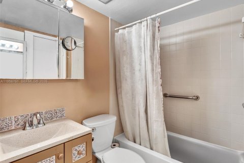 Adosado en venta en Pembroke Pines, Florida, 2 dormitorios, 111.11 m2 № 2017444 - foto 10