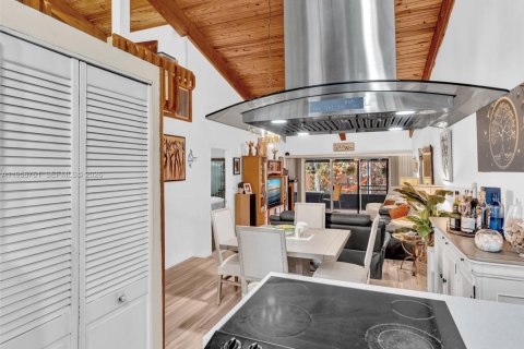 Adosado en venta en Pembroke Pines, Florida, 2 dormitorios, 111.11 m2 № 2017444 - foto 16