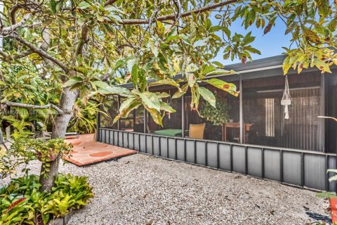 Adosado en venta en Pembroke Pines, Florida, 2 dormitorios, 111.11 m2 № 2017444 - foto 29