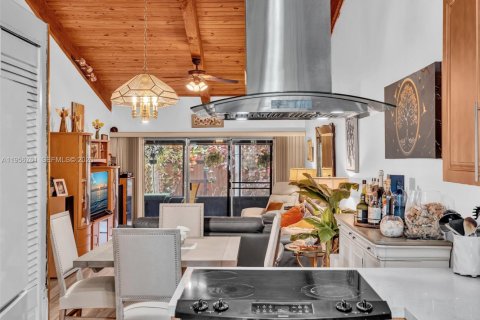 Adosado en venta en Pembroke Pines, Florida, 2 dormitorios, 111.11 m2 № 2017444 - foto 15