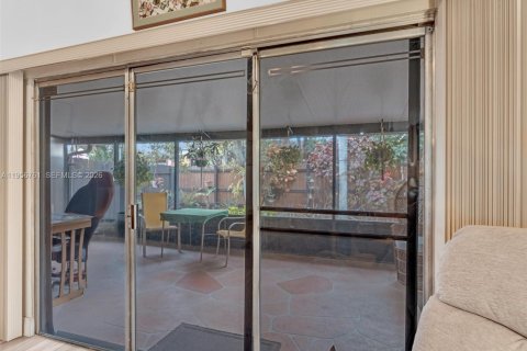 Adosado en venta en Pembroke Pines, Florida, 2 dormitorios, 111.11 m2 № 2017444 - foto 23