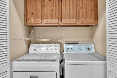 Adosado en venta en Pembroke Pines, Florida, 2 dormitorios, 111.11 m2 № 2017444 - foto 12