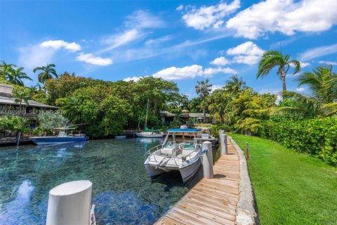 Casa en venta en Miami, Florida, 5 dormitorios, 397.62 m2 № 2175173 - foto 15